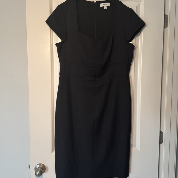 Reiss Haisley Tailored Dress for Woman. Square neckline. Color: Black Size 12. - Picture 7 of 9